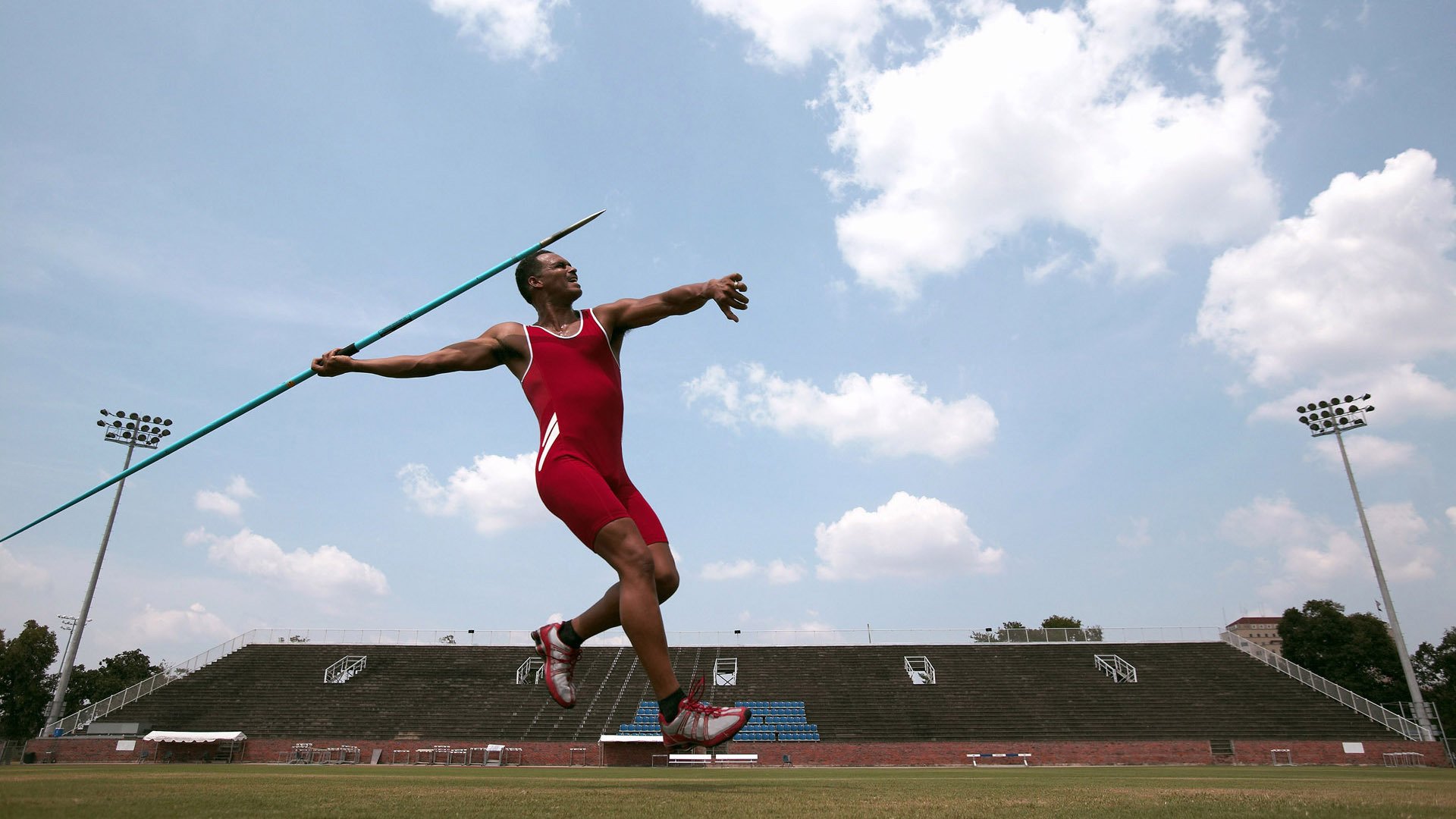 中国篮球的信念在赛场上延续，中国篮球随着什么的发展